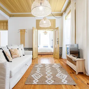 Yellow Tiles In Center Apartment Lisbon