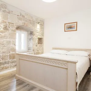 Stone Varos Apartment Split